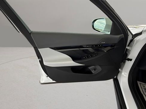 Used 2025 BMW 530i w/ Premium Package image 20