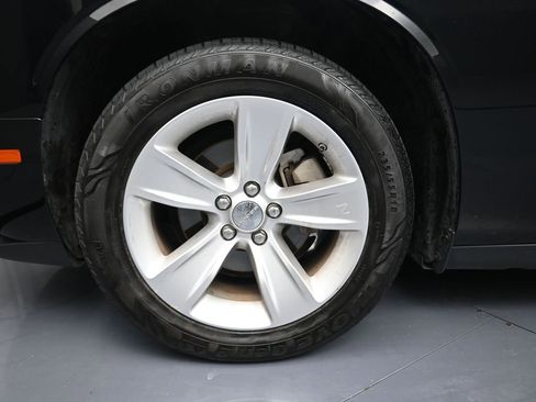 Used 2023 Dodge Challenger SXT image 5