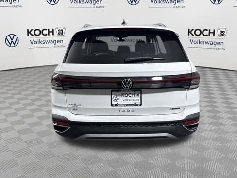 New 2026 Volkswagen Taos SE image 7