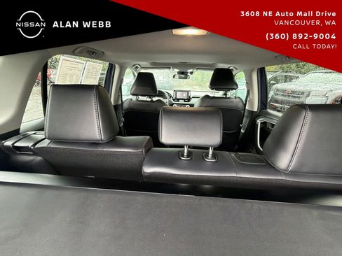 Used 2022 Toyota RAV4 XLE Premium AWD/4WD image 33