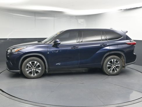 Used 2020 Toyota Highlander XLE image 5