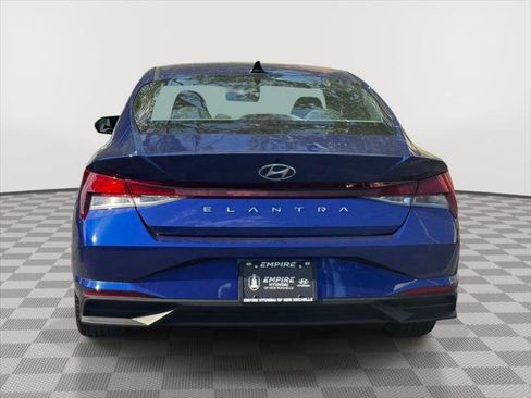 Used 2023 Hyundai Elantra SEL w/ Convenience Package FWD image 5