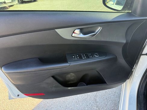 Used 2021 Kia Forte LXS FWD image 12