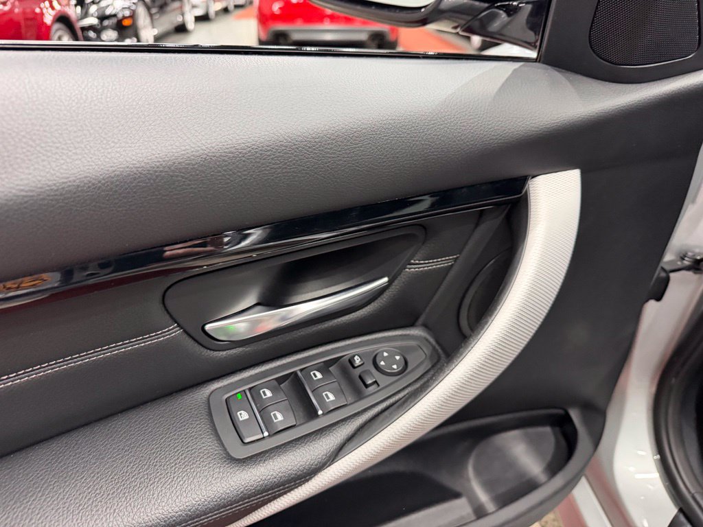 Used 2018 BMW 328d xDrive Sedan AWD/4WD image 14