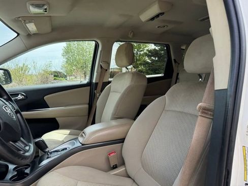 Used 2017 Dodge Journey SXT w/ Comfort/Convenience Group FWD image 7