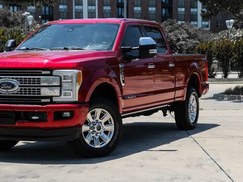 Used 2017 Ford F250 Platinum w/ FX4 Off-Road Package AWD/4WD image 9