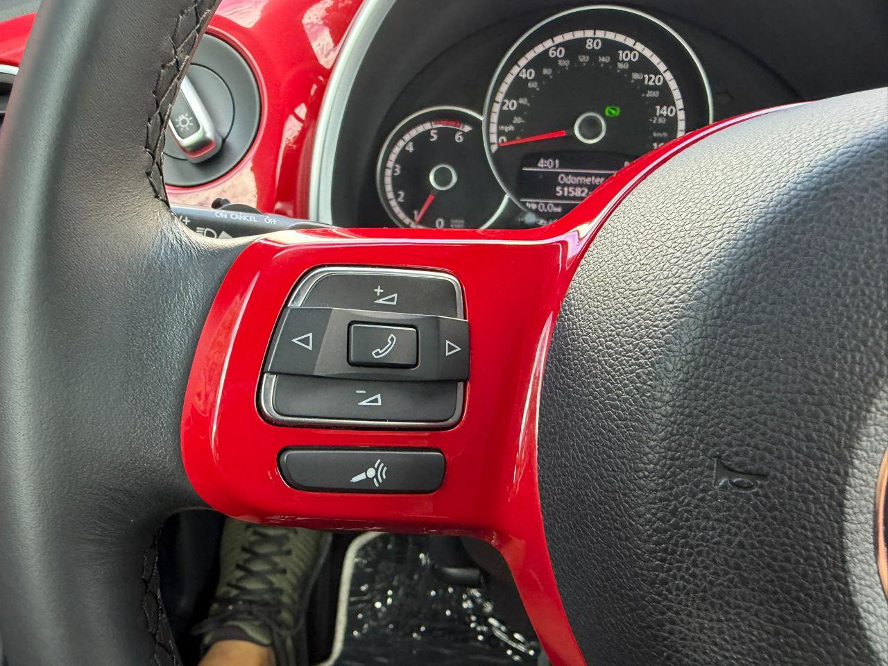 Used 2014 Volkswagen Beetle TDI FWD image 25