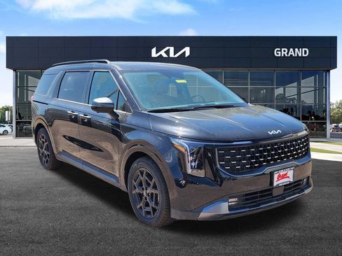 Certified 2025 Kia Carnival SX image 3