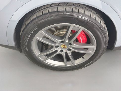 Certified 2024 Porsche Cayenne S AWD/4WD image 10