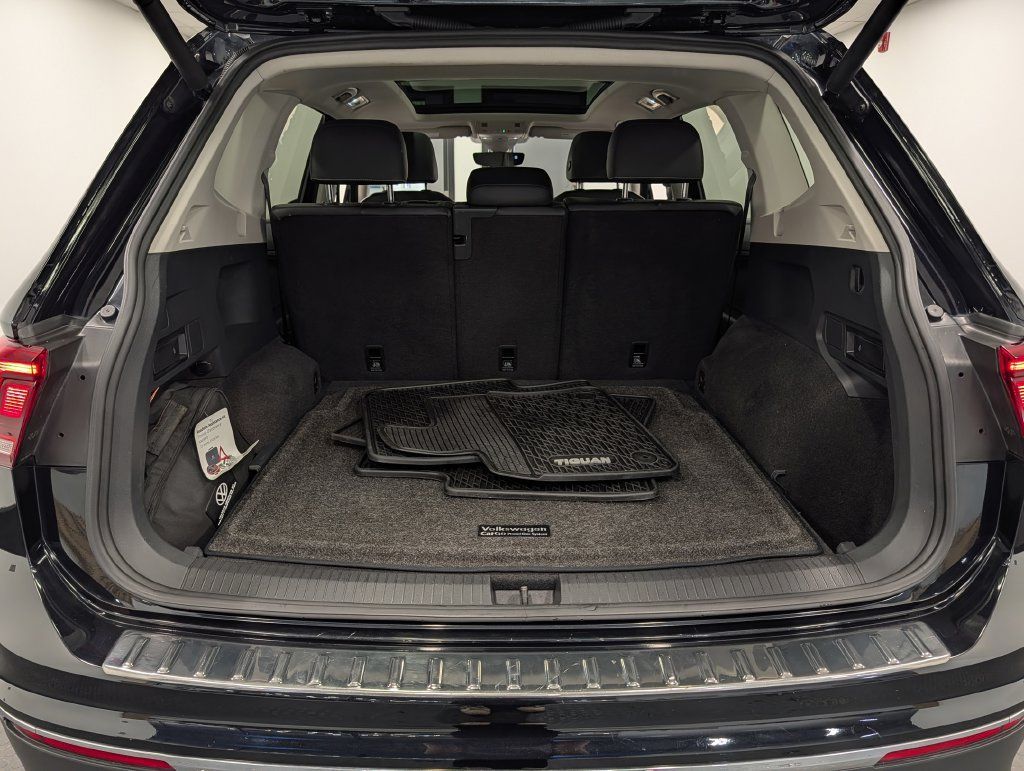 Used 2021 Volkswagen Tiguan SEL AWD/4WD image 29