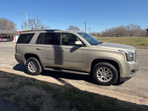 Used 2017 GMC Yukon SLT image 7
