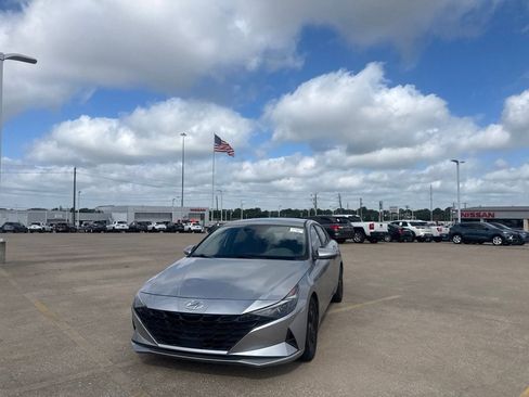 Used 2021 Hyundai Elantra SEL w/ Convenience Package FWD image 7