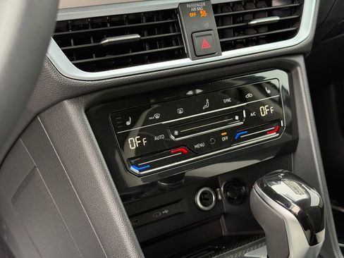 New 2026 Volkswagen Taos SE FWD image 20