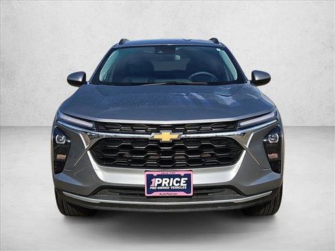 Certified 2025 Chevrolet Trax LT image 2