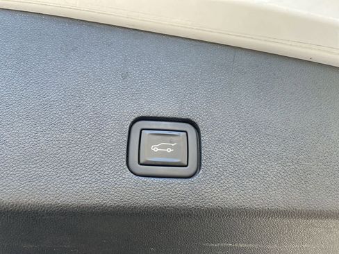 Used 2023 Cadillac XT6 Premium Luxury FWD image 18