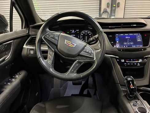 Certified 2022 Cadillac XT5 Premium Luxury FWD image 13