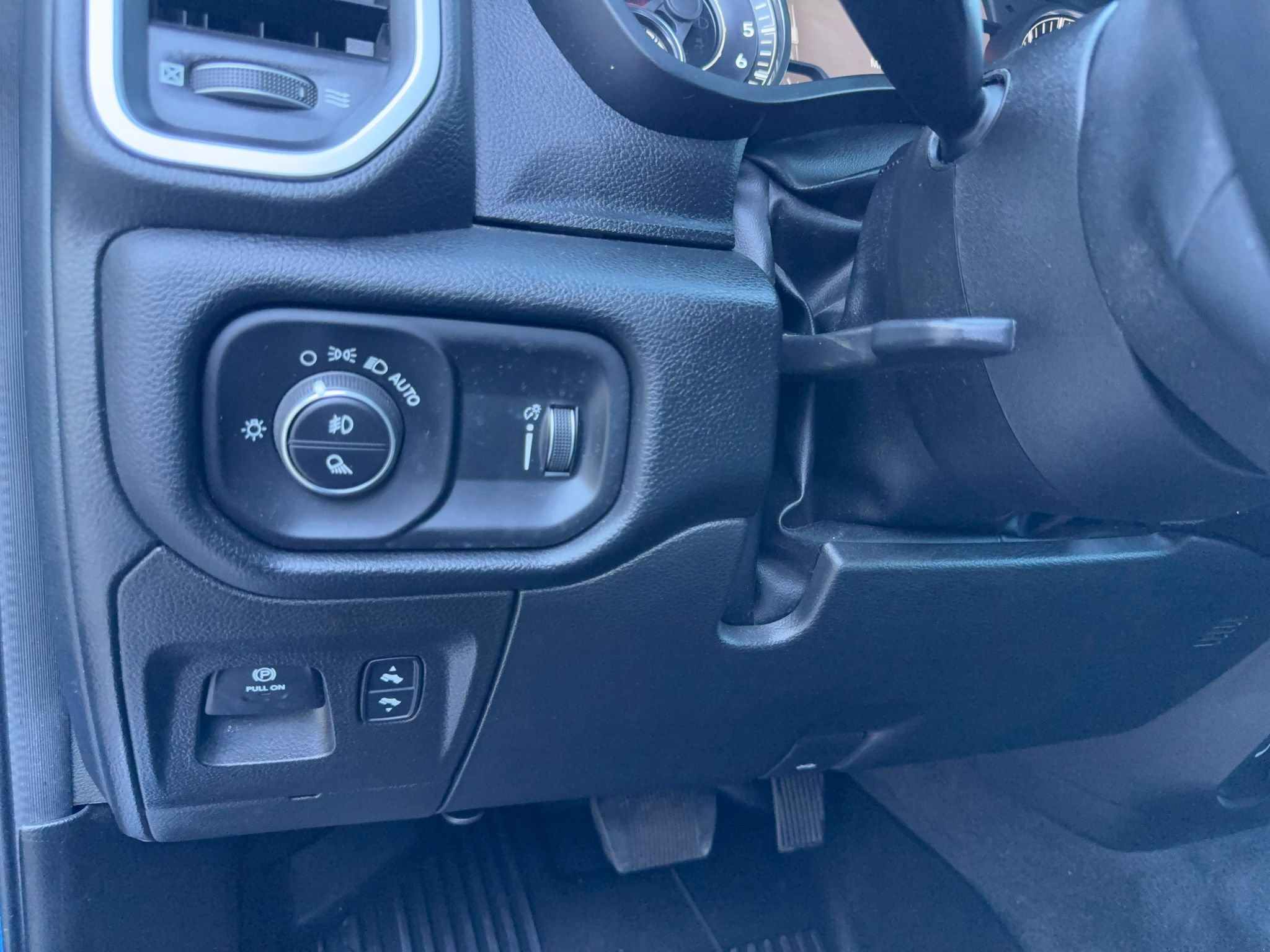 Used 2022 RAM 1500 Big Horn RWD image 16