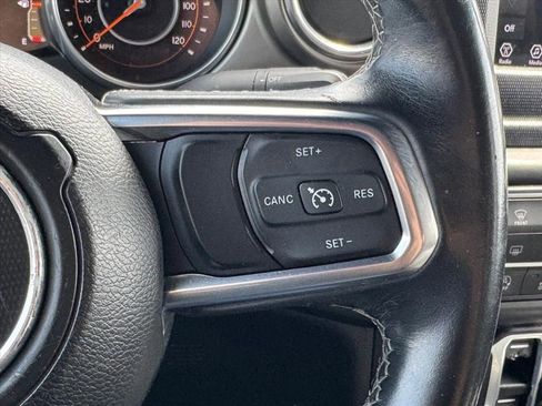 Used 2018 Jeep Wrangler Unlimited Sahara AWD/4WD image 17