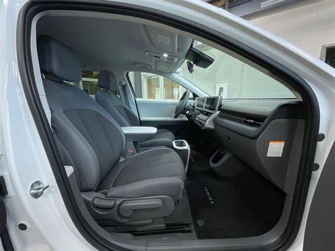 Used 2024 Hyundai Ioniq 5 SE image 24