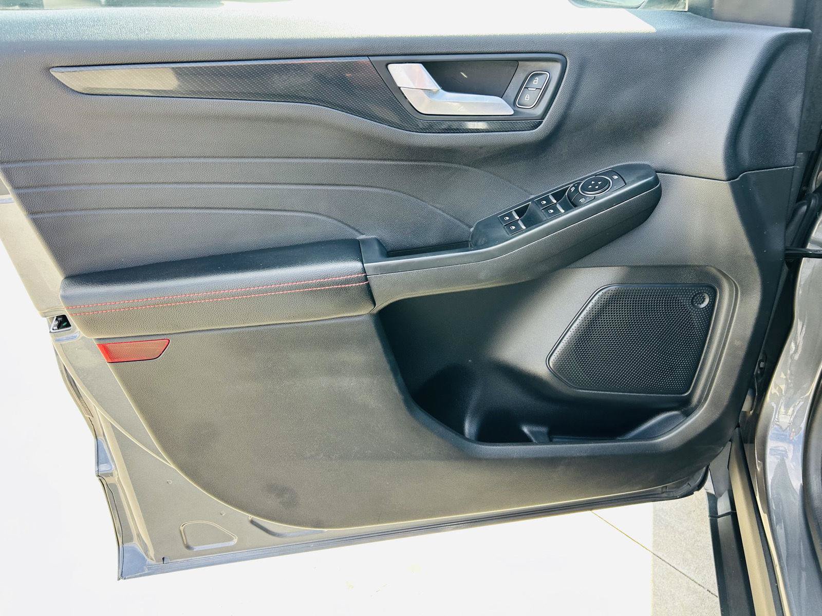 Used 2023 Ford Escape ST-Line FWD image 10