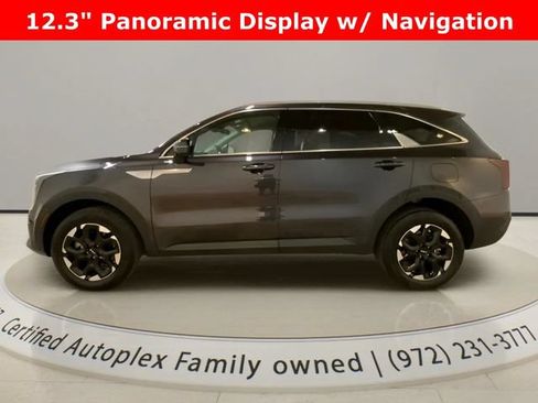 Used 2025 Kia Sorento S AWD/4WD image 2
