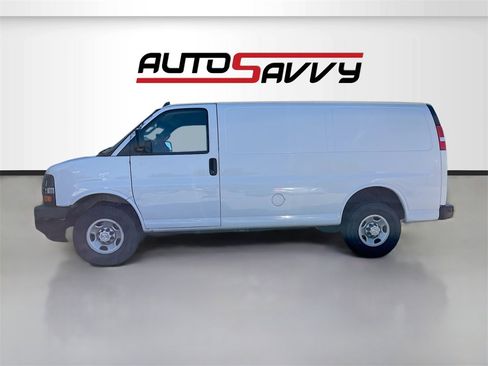 Used 2022 Chevrolet Express 2500 w/ Driver Convenience Package image 4