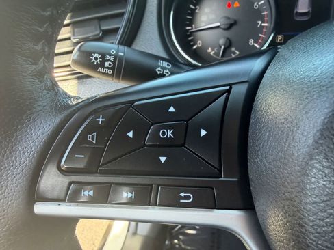 Used 2020 Nissan Rogue SV AWD/4WD image 18