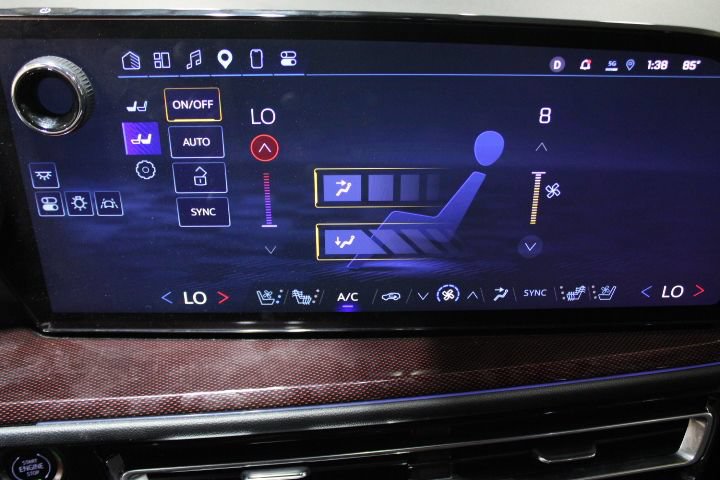 Used 2025 Chevrolet Traverse RS AWD/4WD image 66