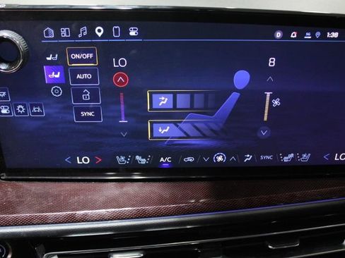 Used 2025 Chevrolet Traverse RS AWD/4WD image 66