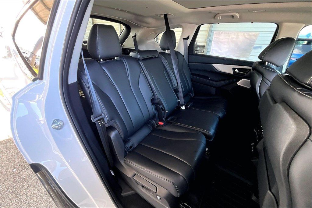 Certified 2026 Acura MDX w/ Technology Package FWD image 38