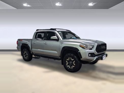 Used 2017 Toyota Tacoma TRD Off-Road image 5