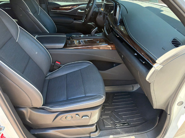 Used 2024 Cadillac Escalade Premium Luxury w/ Performance Package AWD/4WD image 15