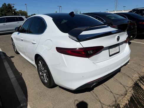 Used 2017 Alfa Romeo Giulia RWD image 2