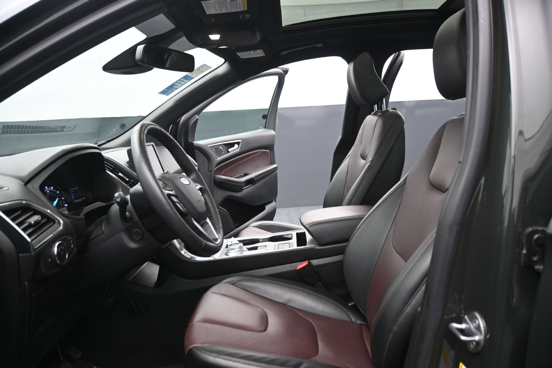 Used 2022 Ford Edge Titanium w/ Equipment Group 301A AWD/4WD image 21