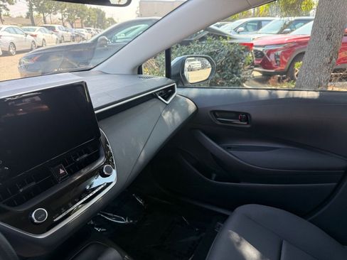 Used 2025 Toyota Corolla LE image 31