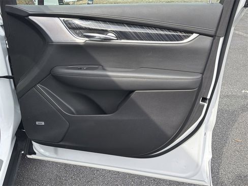 Used 2023 Cadillac XT6 Premium Luxury image 14