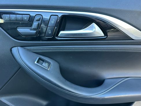 Used 2018 INFINITI QX30 AWD image 19