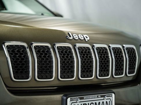 Used 2019 Jeep Cherokee Limited w/ Trailer Tow Group image 15