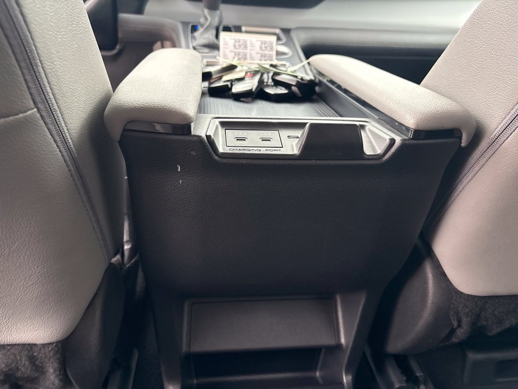 Used 2025 Toyota Sienna XLE FWD image 22