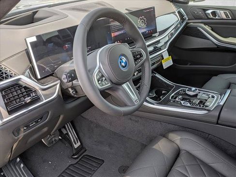New 2026 BMW X5 xDrive50e w/ Executive Package AWD/4WD image 3