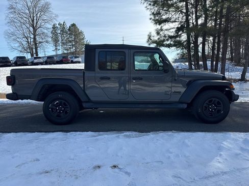 Used 2020 Jeep Gladiator Sport image 4