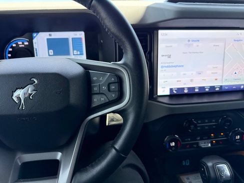 Used 2023 Ford Bronco Badlands w/ Sasquatch Package AWD/4WD image 8