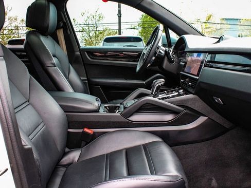 Used 2023 Porsche Cayenne w/ Premium Package AWD/4WD image 43
