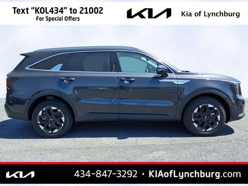 Used 2025 Kia Sorento S w/ Panoramic Sunroof Package FWD image 3