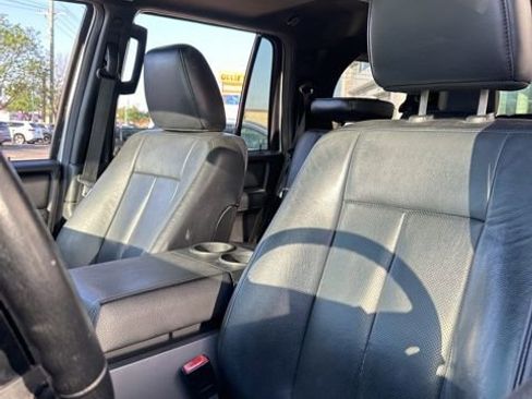 Used 2017 Ford Expedition XLT w/ Equipment Group 202A RWD image 18