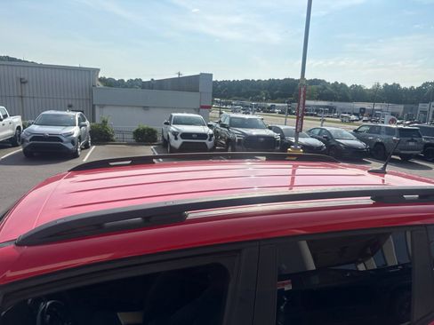 Used 2015 Jeep Renegade Latitude w/ Cold Weather Group FWD image 16