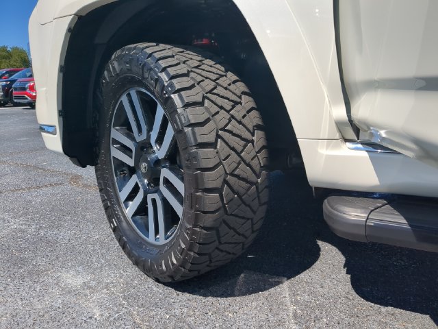 Used 2023 Toyota 4Runner Limited AWD/4WD image 38