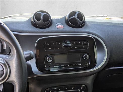 Used 2016 smart fortwo passion image 10