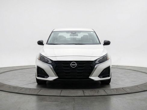 Used 2025 Nissan Altima 2.5 SV image 2