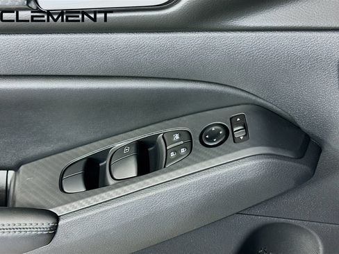 Used 2025 Nissan Altima 2.5 SV AWD/4WD image 24